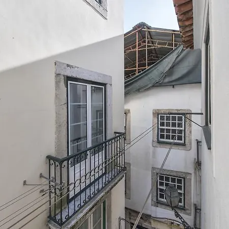 Alfama Doll House