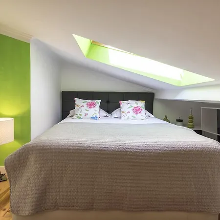 Alfama Doll House * リスボン